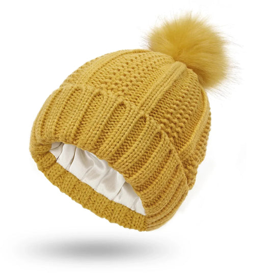 Frizzly | Satin-Gefütterte Strickmütze – Warm und Modisch für den Winter