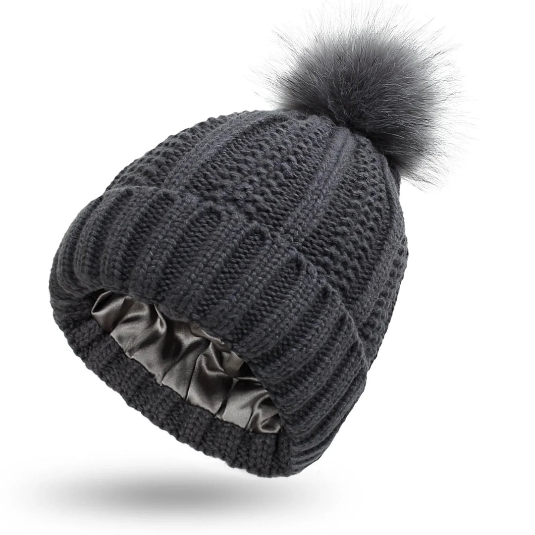 Frizzly | Satin-Gefütterte Strickmütze – Warm und Modisch für den Winter