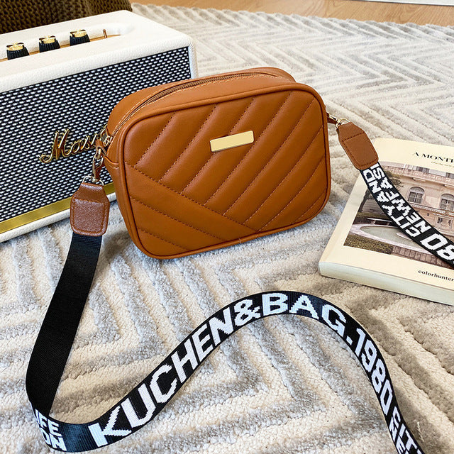 Kuchen | Kleine Umhängetasche für Frauen – Modische PU-Ledertasche mit verstellbarem Riemen